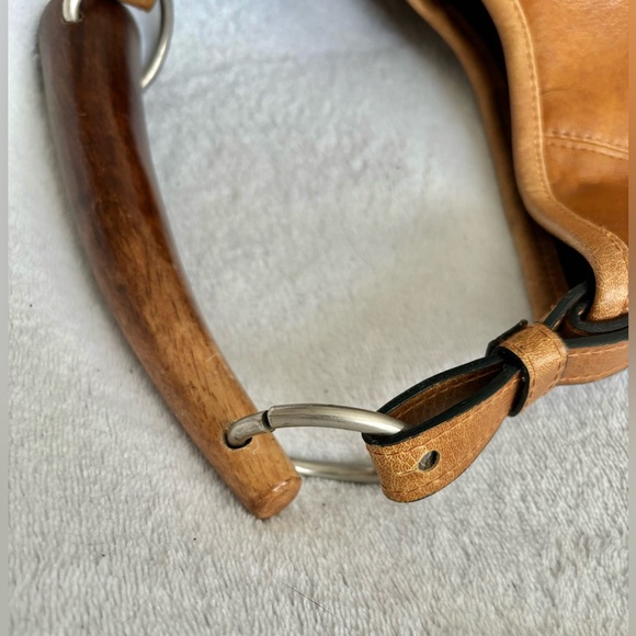 Vintage Early 2000’s hand bag from Express. Cute wooden handle detail. - Picture 11 of 13
